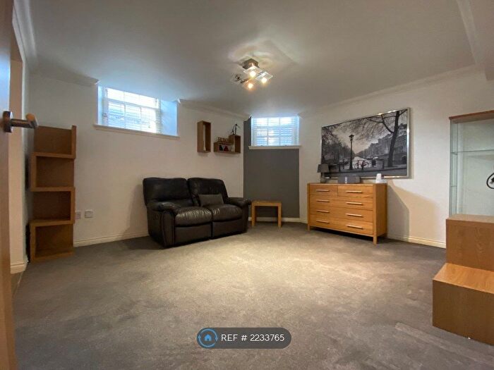 1 Bedroom Flat To Rent In Bon Accord Street, Aberdeen, AB11