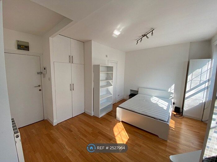Studio To Rent In Barons Court Road, London, W14