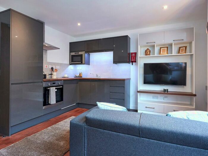 Apartment To Rent In Apt, South Parade #, LS1