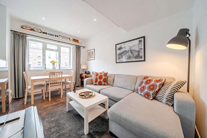2 Bedroom Flat For Sale In York Road, Battersea, London, SW11