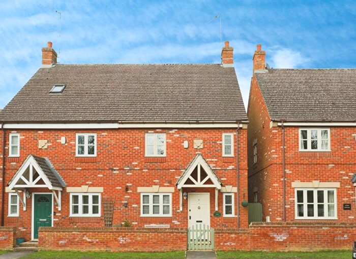 4 Bedroom Semi-Detached House For Sale In Park View Court, Kineton, Warwick, CV35