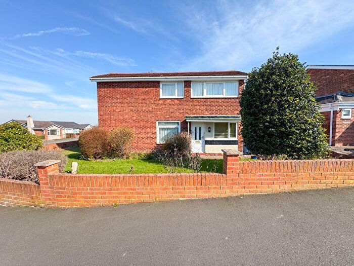 3 Bedroom Semi Detached House For Sale In Daryl Close, Hanover Estate, NE21