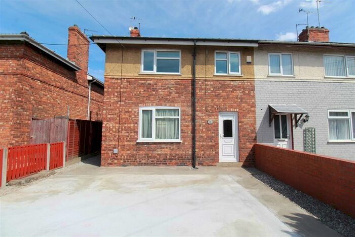 3 Bedroom End Of Terrace House To Rent In Weighton Grove, Hull, HU6