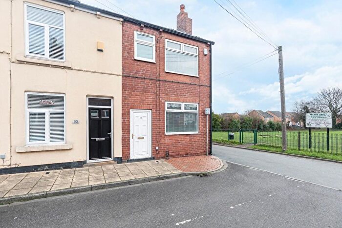 3 Bedroom End Terrace House For Sale In Manor Grove, Castleford, WF10