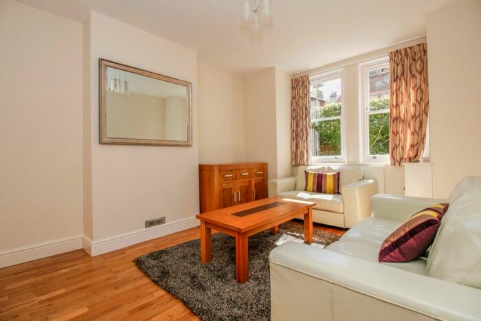 2 Bedroom Apartment To Rent In Walton Crescent, Oxford, OX1