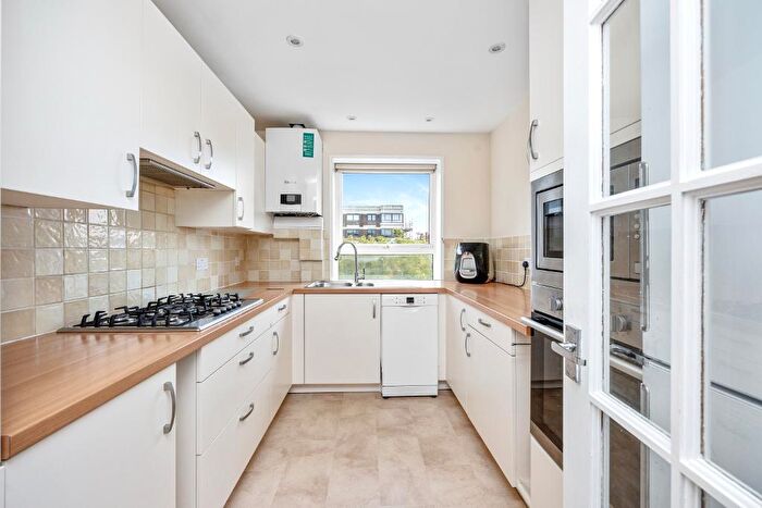 2 Bedroom Apartment For Sale In - Eaton Gardens, Hove, BN3