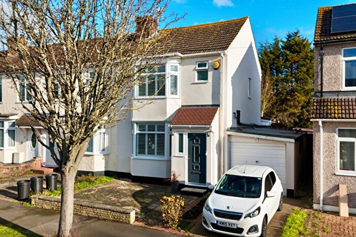 3 Bedroom End Of Terrace House For Sale In Geoffrey Avenue, Harold Wood, Romford, RM3