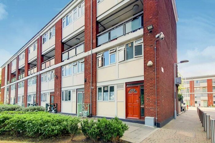 3 Bedroom Maisonette To Rent In Robsart Street, Brixton, London, SW9