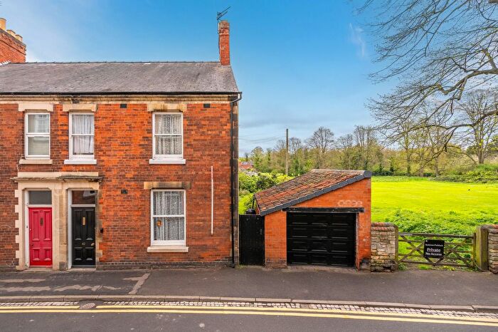 4 Bedroom Semi Detached House For Sale In Castlegate, Grantham, NG31