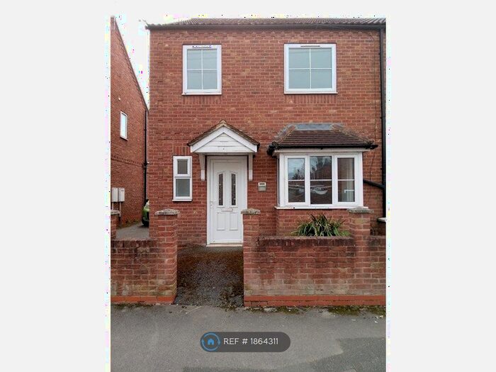 3 Bedroom Semi-Detached House To Rent In St. Andrews Court, Gainsborough, DN21