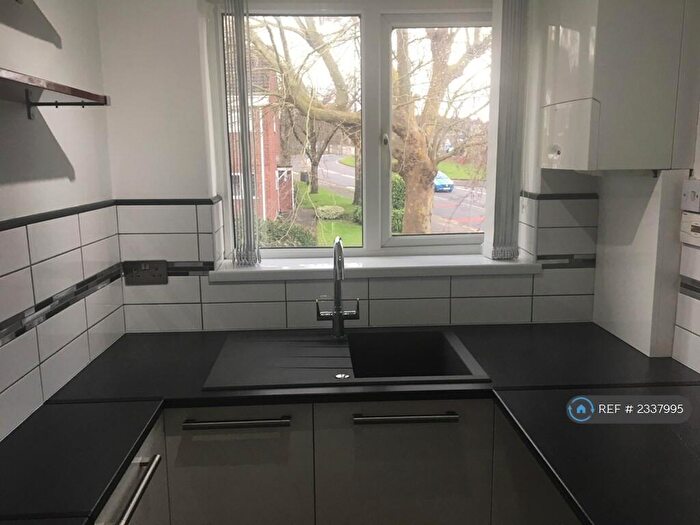 2 Bedroom Flat To Rent In Apperley Way, Halesowen, B63