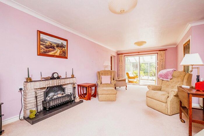 4 Bedroom Detached House For Sale In The Fairway, Midhurst, West Sussex, GU29