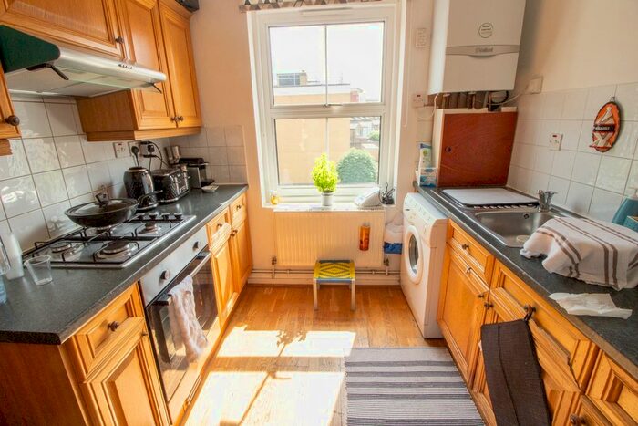 1 Bedroom Flat To Rent In Nayim Place, Amhurst Road, Hackney, E8