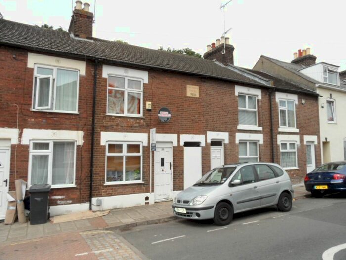2 Bedroom Terraced House To Rent In North Street, Luton, LU2