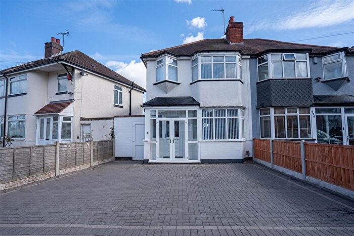 3 Bedroom Semi Detached House For Sale In Barrows Lane, Sheldon, Birmingham, B26