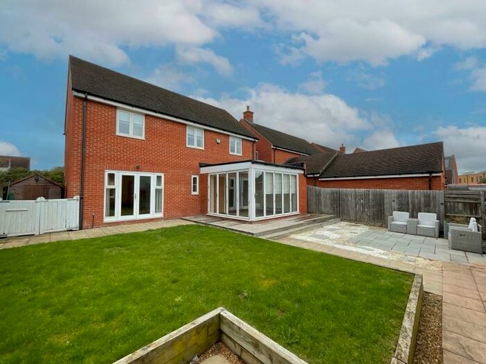 4 Bedroom Detached House To Rent In Brooklands, Milton Keynes, MK10