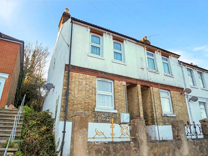 3 Bedroom House To Rent In Mount Road, Chatham, Kent, ME4