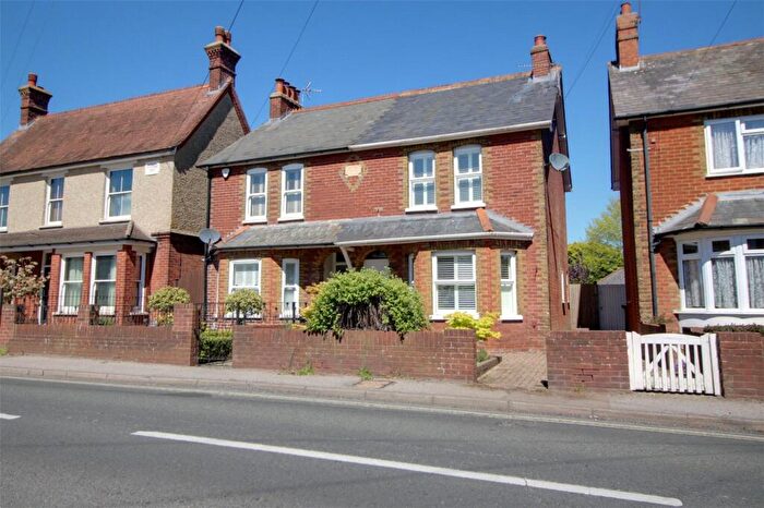 3 Bedroom Semi-Detached House For Sale In Fleet Road, Farnborough, Hampshire, GU14