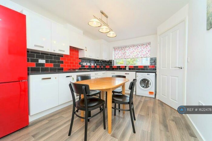 2 Bedroom Semi-Detached House To Rent In Lawnswood Road, Manchester, M12