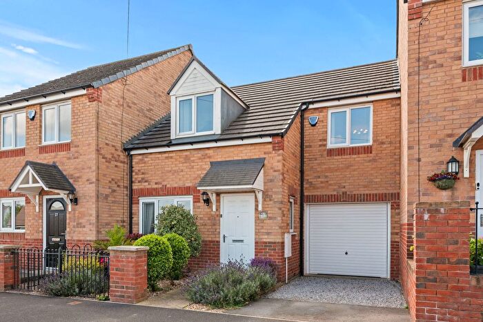 3 Bedroom Town House For Sale In Moorland Avenue, Barnsley, S70