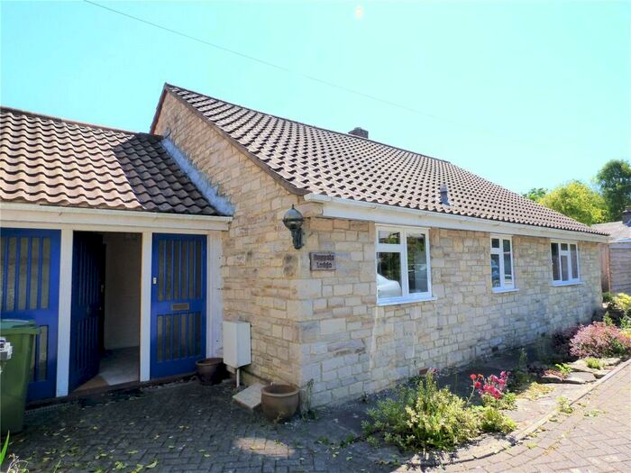 2 Bedroom Bungalow To Rent In Radipole Lane, Weymouth, Dorset, DT4