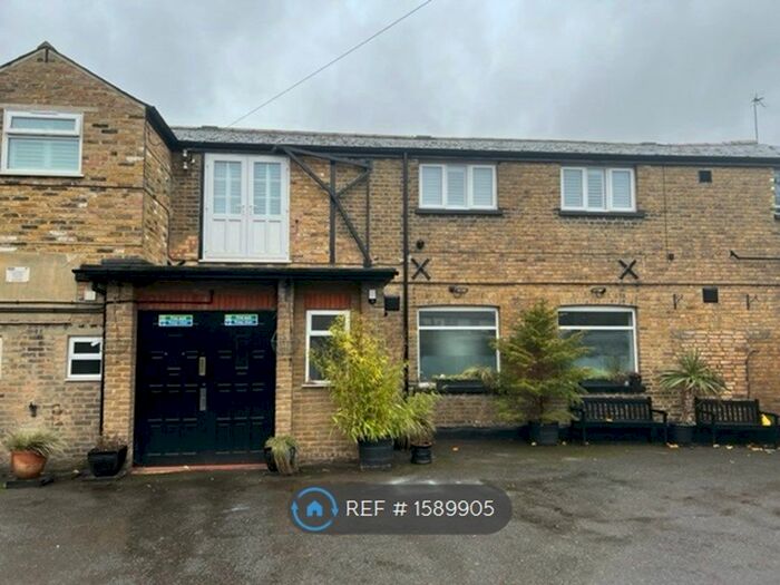 2 Bedroom Flat To Rent In Foxbury Road, Bromley, BR1