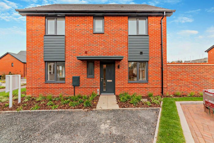 3 Bedroom Semi-Detached House To Rent In Bucklers Park, Crowthorne, RG45