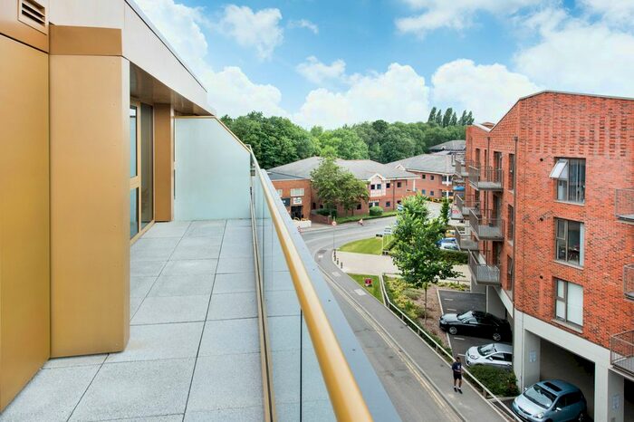 Studio To Rent In Walnut Tree Close, Guildford GU1