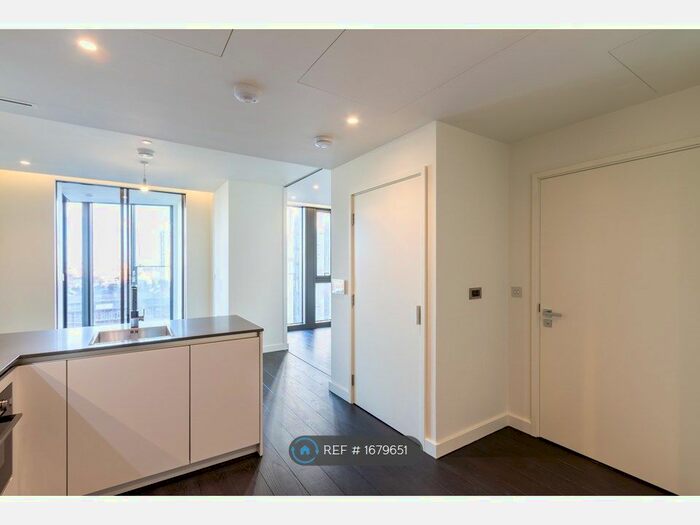 Studio To Rent In Bondway, London, SW8