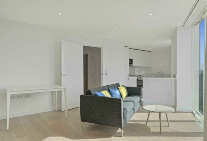 2 Bedroom Flat To Rent In Pinnacle Apartments, Croydon, Surrey, CR0
