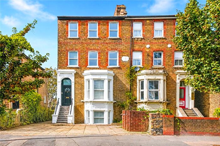 3 Bedroom Flat For Sale In Kingswood Road, Leytonstone, London, E11