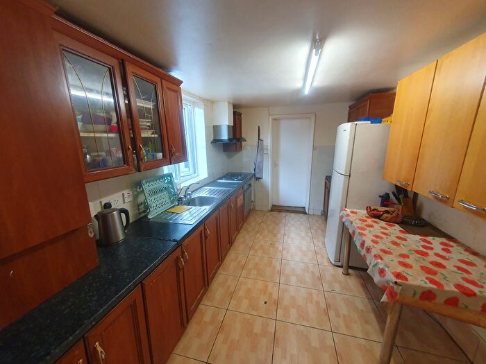 3 Bedroom Terraced House For Sale In Gladstone Road, Southall, UB2