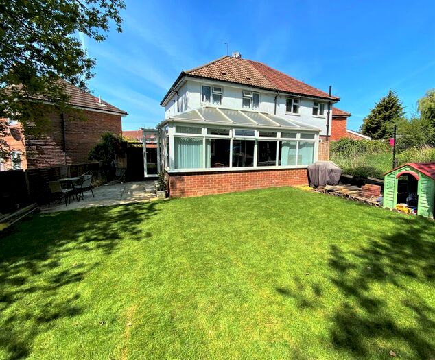 2 Bedroom Detached House To Rent In Modbury Gardens, Reading, RG2