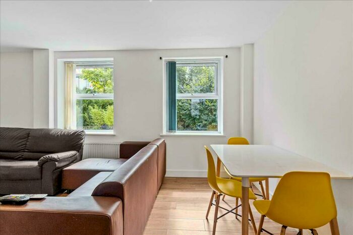 7 Bedroom Apartment To Rent In Houndiscombe Road, Plymouth, PL4