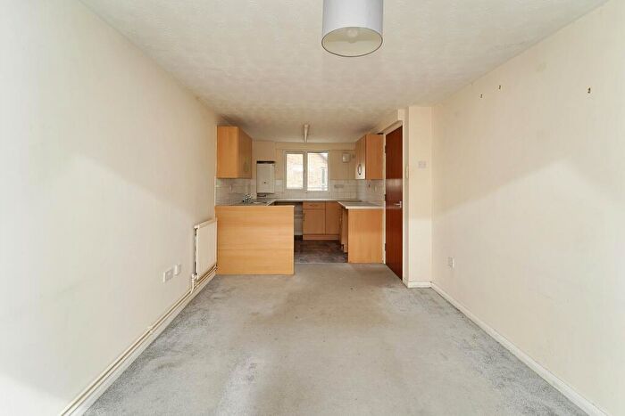 1 Bedroom Flat For Sale In Flat Atholl Court & Garage, Kingsway Gardens, Andover, SP10