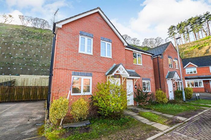 3 Bedroom Semi Detached House To Rent In Bank End Close, Berry Hill, Mansfield, NG18