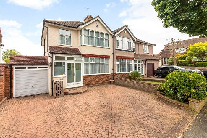 3 Bedroom Semi-Detached House For Sale In Temple Avenue, Croydon, CR0