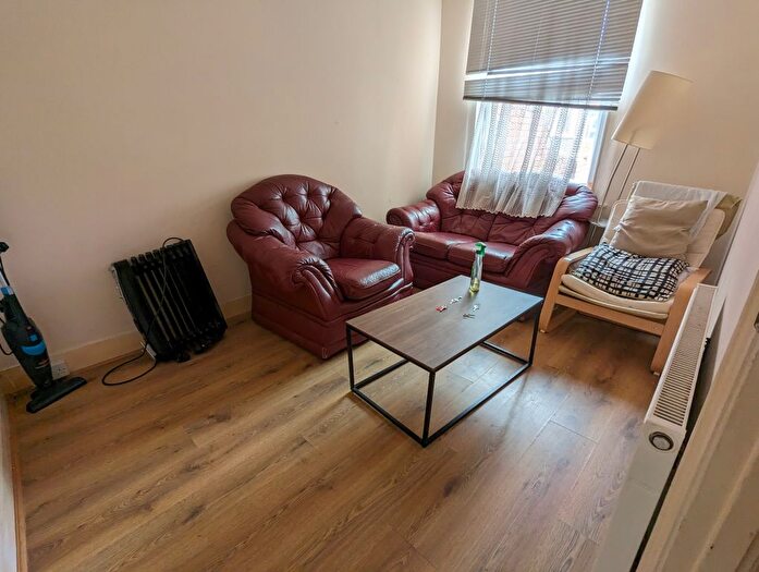 4 Bedroom Terraced House To Rent In De Beauvoir Road, Reading, RG1