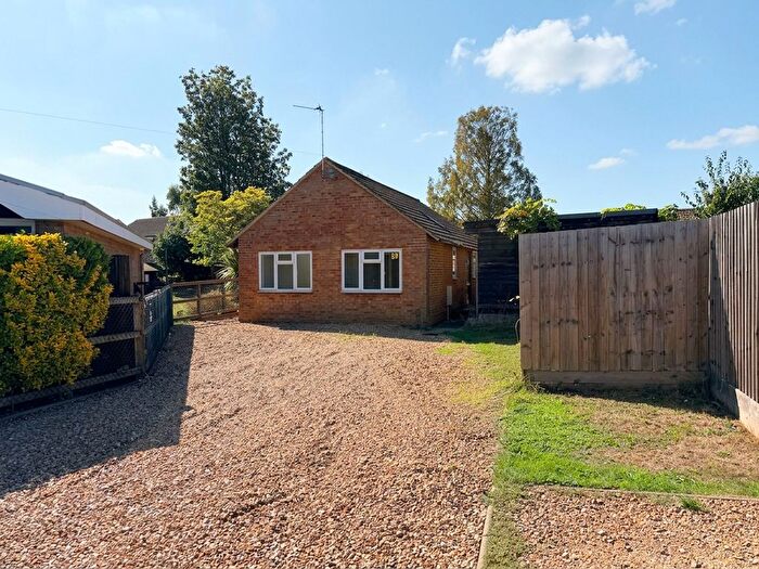 2 Bedroom Detached Bungalow For Sale In Portfields Road, Newport Pagnell, MK16