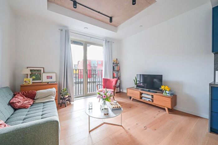 1 Bedroom Flat To Rent In Good Luck Hope, Docklands, London, E14