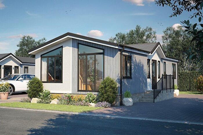 2 Bedroom Mobile/park Home For Sale In Blandford Road North, Beacon Hill, Poole, BH16