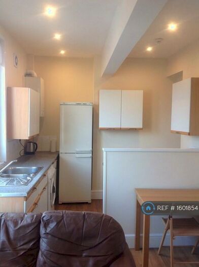 1 Bedroom Flat To Rent In Charles Street, Newport, NP20