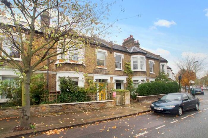 3 Bedroom Flat To Rent In Eynham Road, London, W12