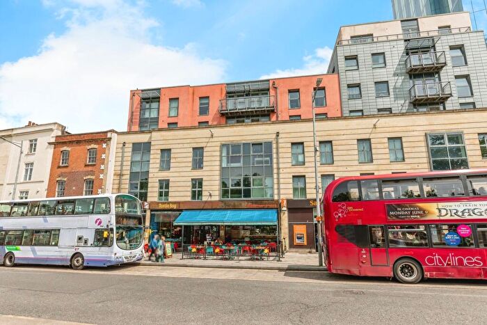2 Bedroom Flat For Sale In Central Quay North, Broad Quay, Bristol, BS1