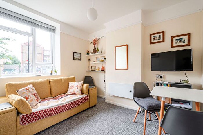 1 Bedroom Flat To Rent In Boxmoor House, Whiston Road, E2