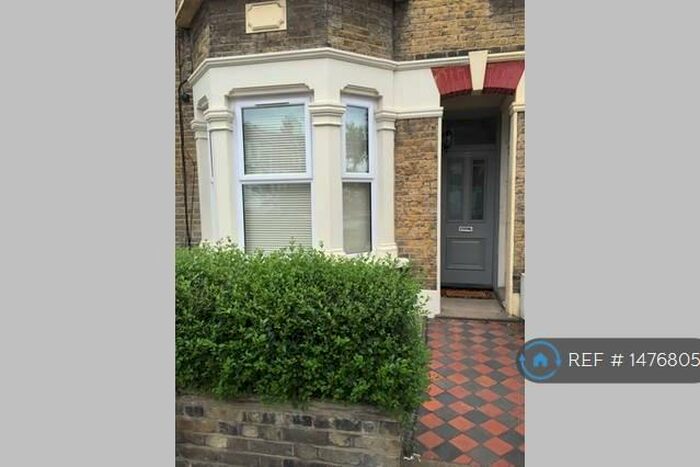 2 Bedroom Flat To Rent In Twickenham Road, London, E11