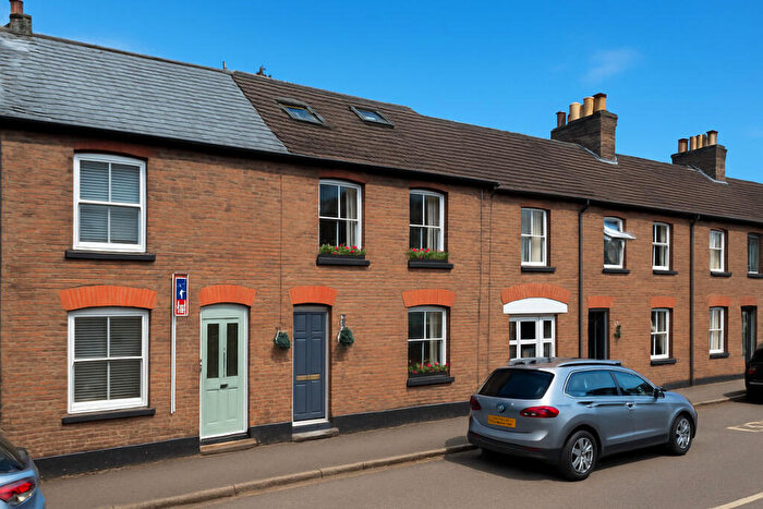 2 Bedroom Cottage For Sale In High Street, Markyate, AL3