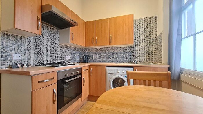 2 Bedroom Flat To Rent In Fitzwilliam Street, Huddersfield, HD1