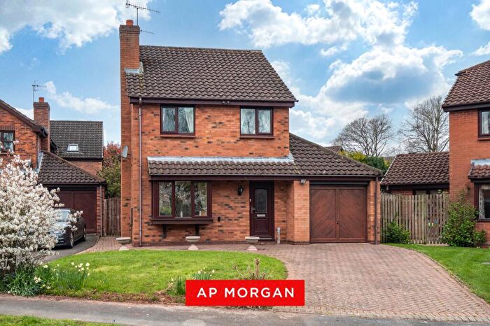 3 Bedroom Detached House For Sale In Yew Tree Drive, Bromsgrove, Worcestershire, B60