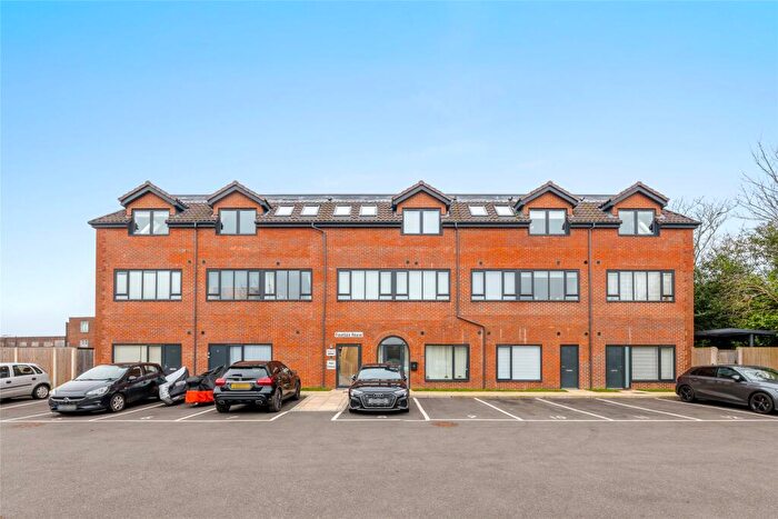 1 Bedroom Flat For Sale In Cleeve Road, Leatherhead, Surrey, KT22